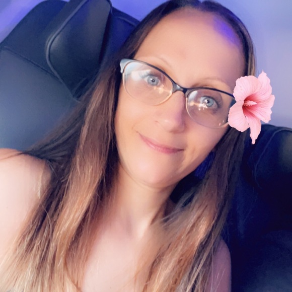 Meet your Posher, Camille - Picture 2 of 2